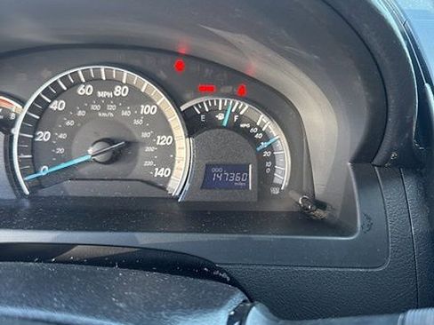 Used 2014 Toyota Camry SE image 2