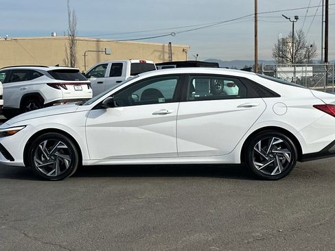 Certified 2025 Hyundai Elantra SEL image 7