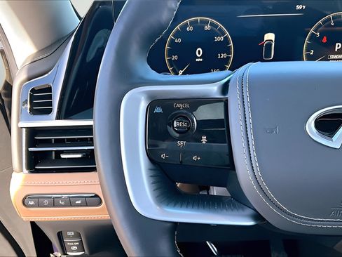 Used 2025 INFINITI QX80 Sensory AWD/4WD image 10
