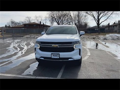Used 2023 Chevrolet Suburban LS image 3