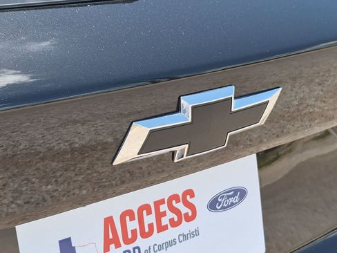 Used 2025 Chevrolet Trax RS FWD image 28