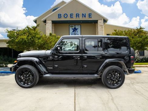 Used 2022 Jeep Wrangler Unlimited Sahara AWD/4WD image 2