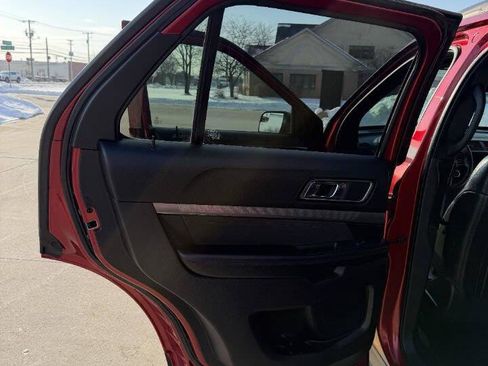 Used 2018 Ford Explorer XLT w/ Equipment Group 202A image 27