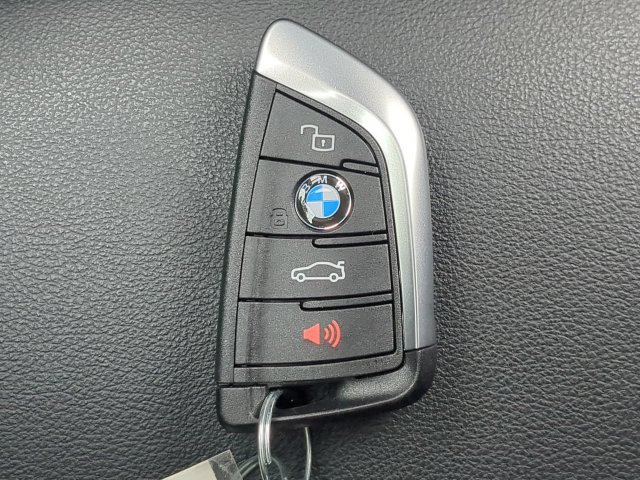 Used 2025 BMW 330i xDrive Sedan AWD/4WD image 33