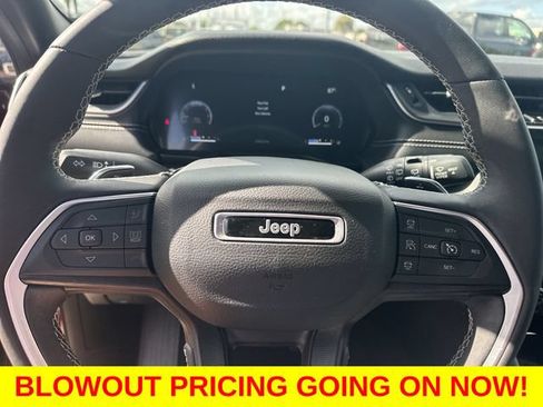 Used 2024 Jeep Grand Cherokee Altitude AWD/4WD image 21