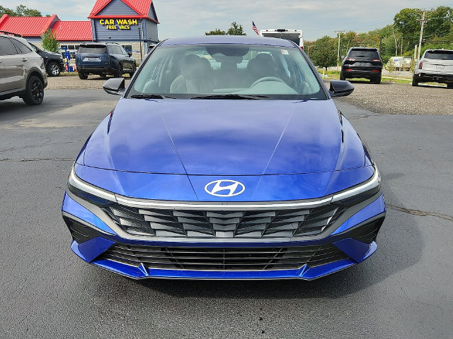 Used 2025 Hyundai Elantra Sport w/ Cargo Package FWD image 2