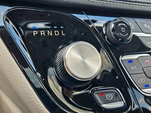 Used 2024 Chrysler Pacifica Limited FWD image 19