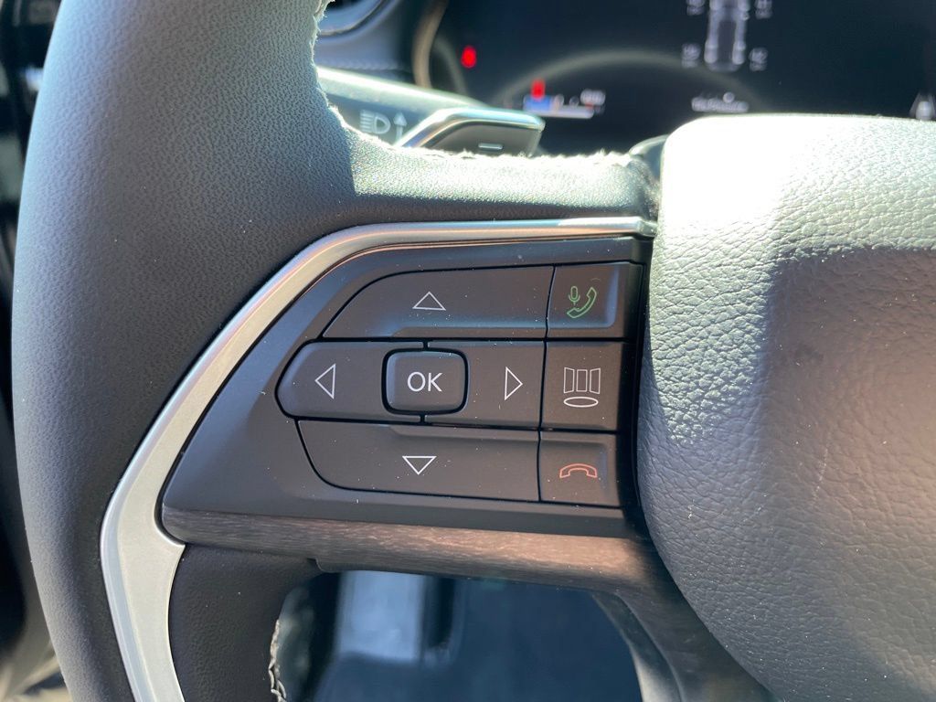 New 2026 Jeep Grand Cherokee Altitude AWD/4WD image 18