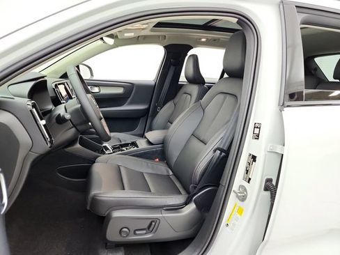 New 2026 Volvo XC40 B5 Plus w/ Protection Package Premier AWD/4WD image 17