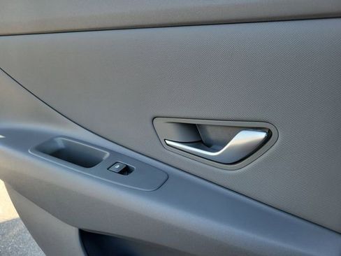 Used 2025 Hyundai Elantra SEL FWD image 21