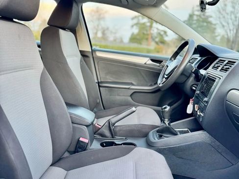 Used 2017 Volkswagen Jetta S w/ Jetta S Cold Weather Package image 8