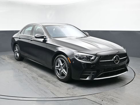 Used 2022 Mercedes-Benz E 350 4MATIC Sedan image 2