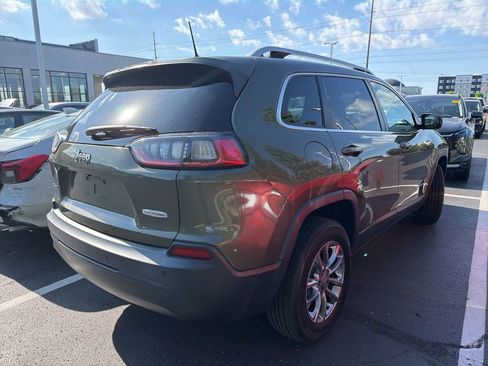 Used 2019 Jeep Cherokee Latitude Plus w/ Cold Weather Group AWD/4WD image 3