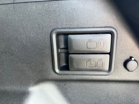 Used 2022 Chevrolet Equinox Premier image 24