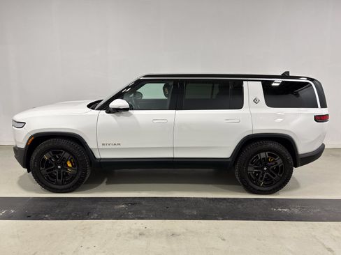 Used 2023 Rivian R1S Adventure AWD/4WD image 2