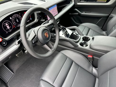 New 2026 Porsche Cayenne S image 4