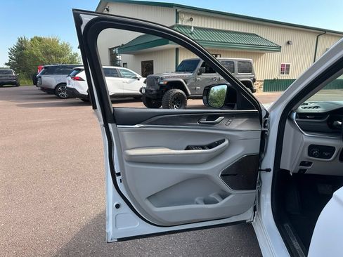 Used 2021 Jeep Grand Cherokee L Overland w/ Advanced Protech Group III AWD/4WD image 7
