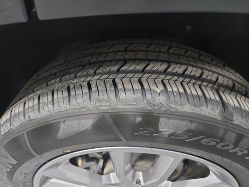 Used 2024 GMC Terrain SLT image 38