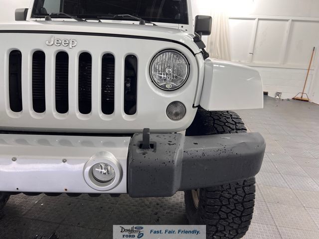 Used 2014 Jeep Wrangler Unlimited Sahara w/ Dual Top Group AWD/4WD image 11
