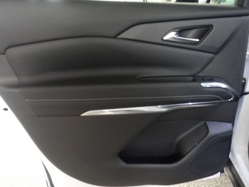 Used 2026 Chevrolet Traverse LT w/ Driver Confidence Package FWD image 19