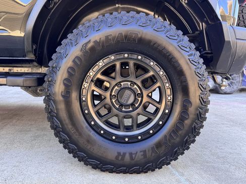 Used 2021 Ford Bronco Badlands w/ Sasquatch Package image 23