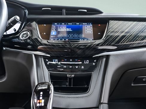 Used 2023 Cadillac XT6 Premium Luxury FWD image 15