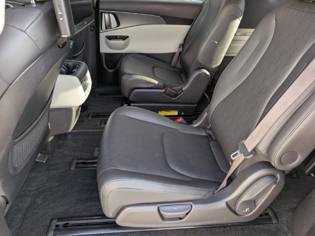 Used 2022 Kia Carnival LX FWD image 11