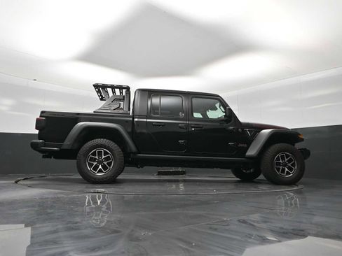 Used 2024 Jeep Gladiator Rubicon w/ Convenience Group AWD/4WD image 30