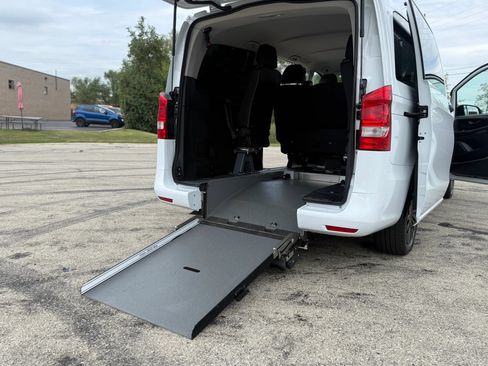 Used 2019 Mercedes-Benz Metris Passenger image 24