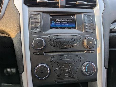 Used 2016 Ford Fusion SE FWD image 12