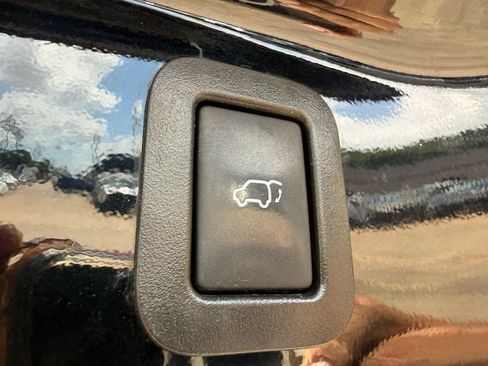 Used 2018 Toyota Highlander XLE FWD image 19