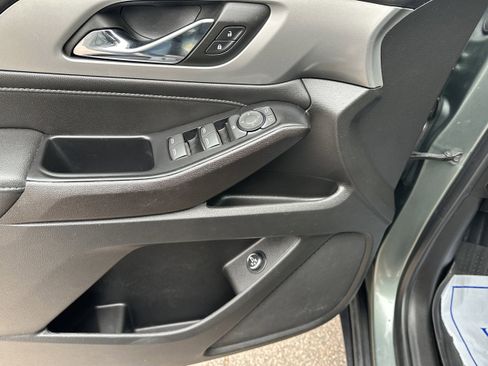 Used 2023 Chevrolet Traverse LT image 11