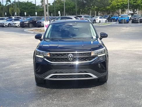 Certified 2024 Volkswagen Taos SE FWD image 10