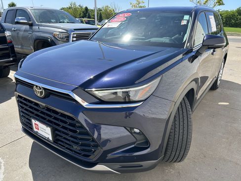 Certified 2024 Toyota Grand Highlander AWD image 3