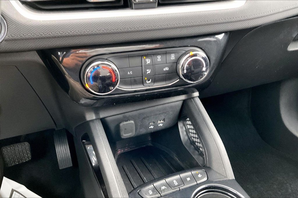 Used 2025 Chevrolet TrailBlazer LT w/ Driver Confidence Package FWD image 17