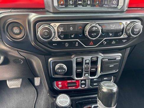 Used 2021 Jeep Wrangler Unlimited Rubicon AWD/4WD image 22