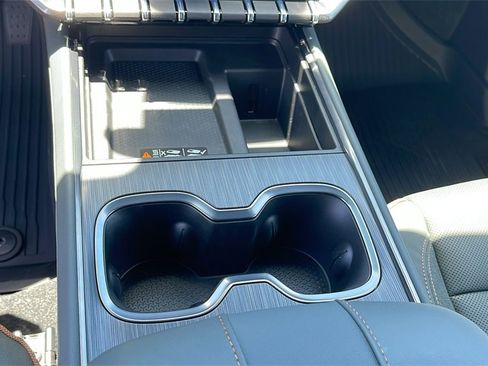 New 2025 GMC Acadia AT4 w/ Luxury Package image 21