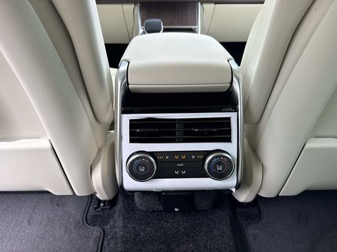 New 2026 Land Rover Range Rover Long Wheelbase SE AWD/4WD image 17