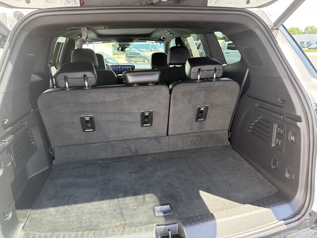 Used 2025 Buick Enclave Sport Touring w/ Power Package AWD/4WD image 11