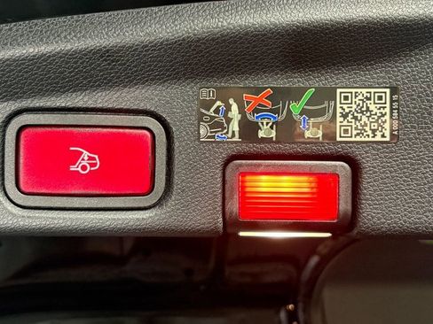 Used 2023 Mercedes-Benz E 450 4MATIC Cabriolet image 31