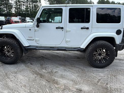 Used 2011 Jeep Wrangler Unlimited Sahara AWD/4WD image 11