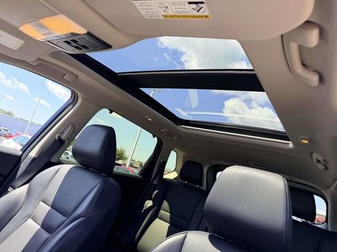 Used 2025 Nissan Rogue SV w/ SV Premium Package FWD image 17