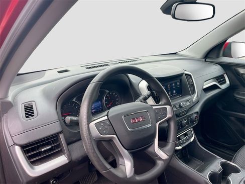 Used 2024 GMC Terrain SLE w/ Driver Convenience Package image 10