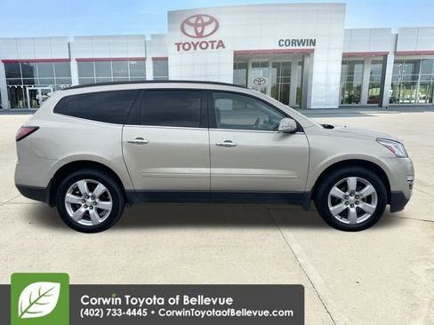 Used 2016 Chevrolet Traverse LT w/ Style and Technology Package FWD image 11