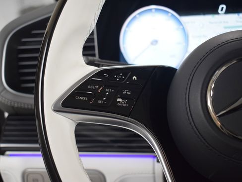 Used 2025 Mercedes-Benz Maybach GLS 600 4MATIC image 30