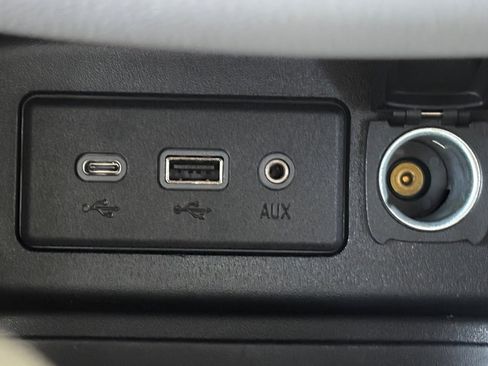 Used 2023 Chevrolet Equinox LS image 6