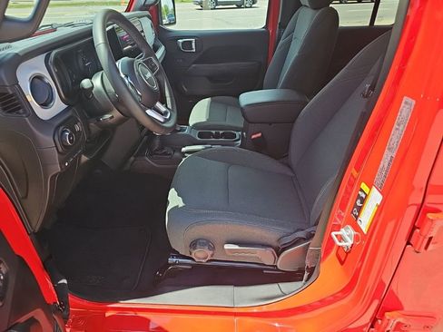 Certified 2025 Jeep Wrangler Unlimited Sahara AWD/4WD image 12