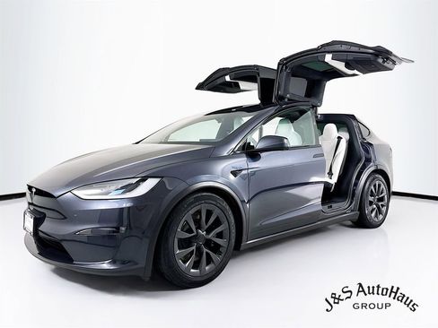 Used 2024 Tesla Model X image 3