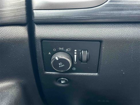 Used 2019 Jeep Grand Cherokee Laredo image 34