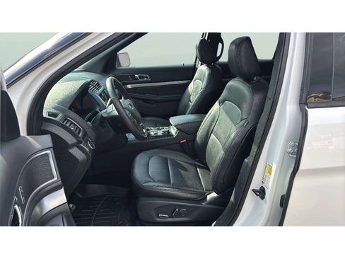 Used 2018 Ford Explorer XLT w/ Equipment Group 202A image 12